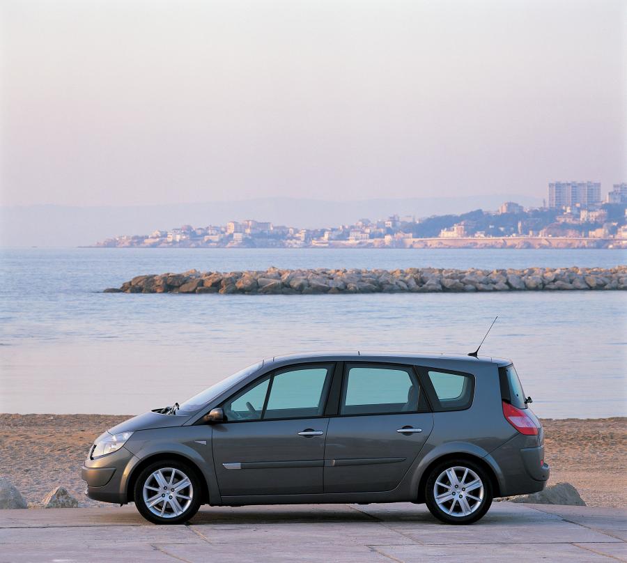  Renault Grand Scenic 2004 года  (фото 29 из 47)